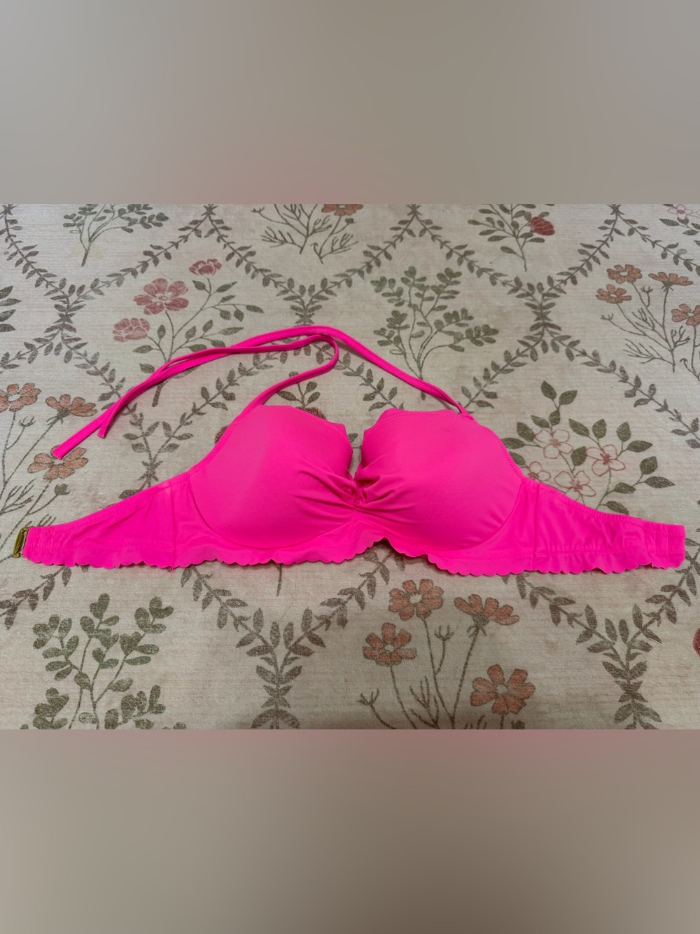Victoria's Secret underwire scalloped bikini top - size 34DD